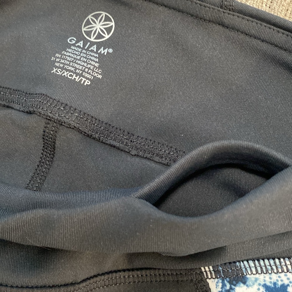 GAIAM 7/8 Leggings. Size XS - Picture 4 of 8